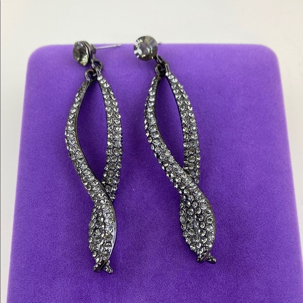 💛 Elegant Black & Crystal Drop Earrings